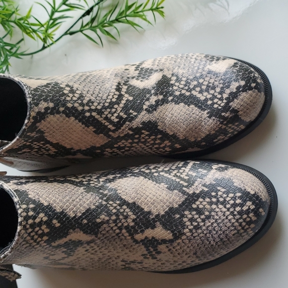 😍5/$20 !NWOT Time and Tru faux snakeskin booties 8W - Picture 8 of 9